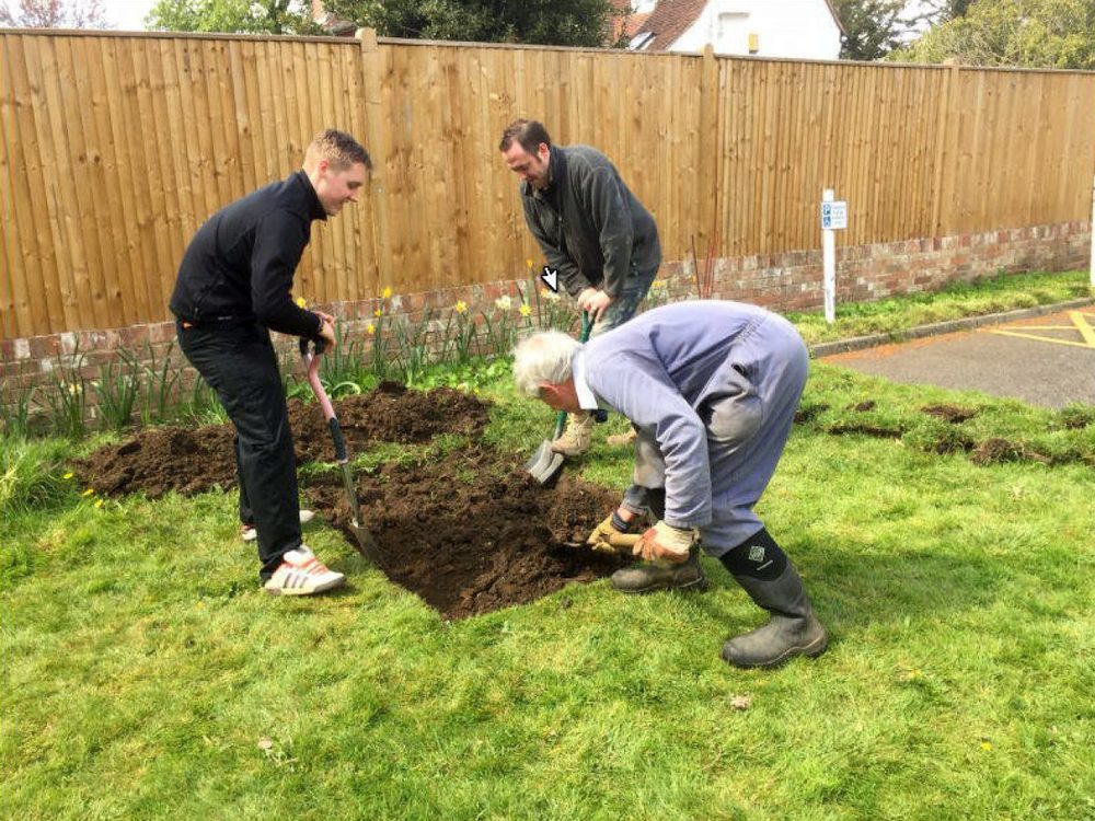 pluto01_preparingthehole